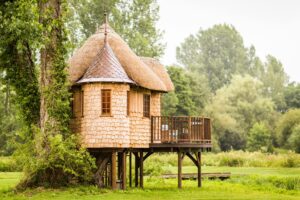 treehouse cool stay adventure holiday