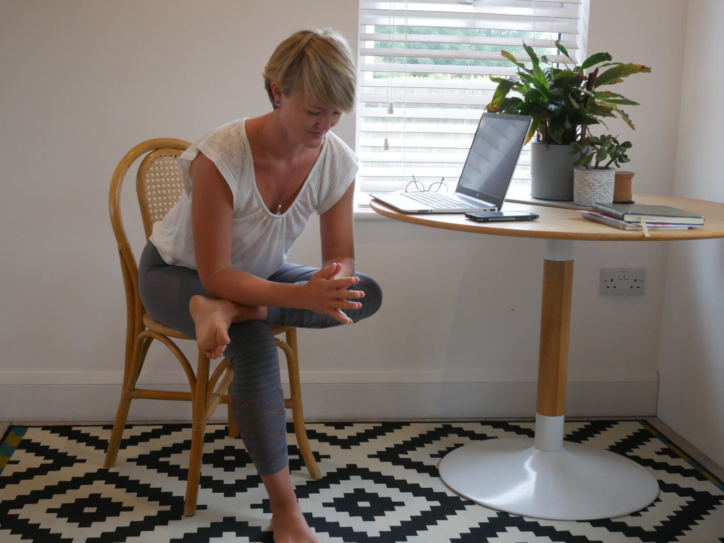 10 Desk Yoga Poses - For Office Workers in Need of Relaxation ...