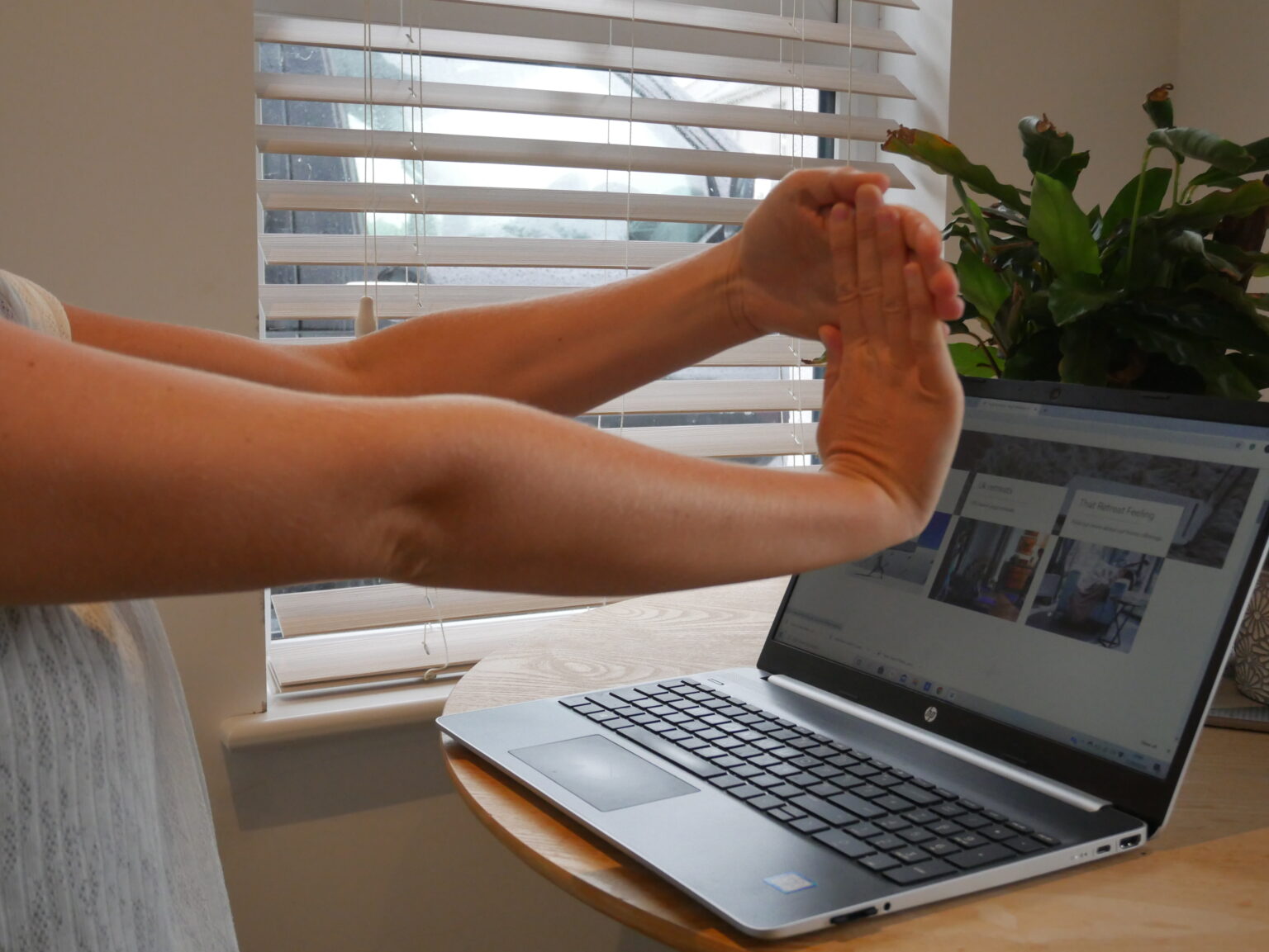 10 Desk Yoga Poses - For Office Workers in Need of Relaxation ...