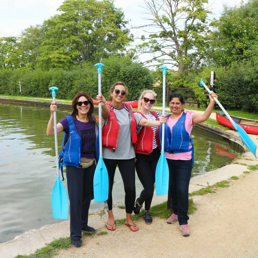 Guests Canoeing in Thrupp