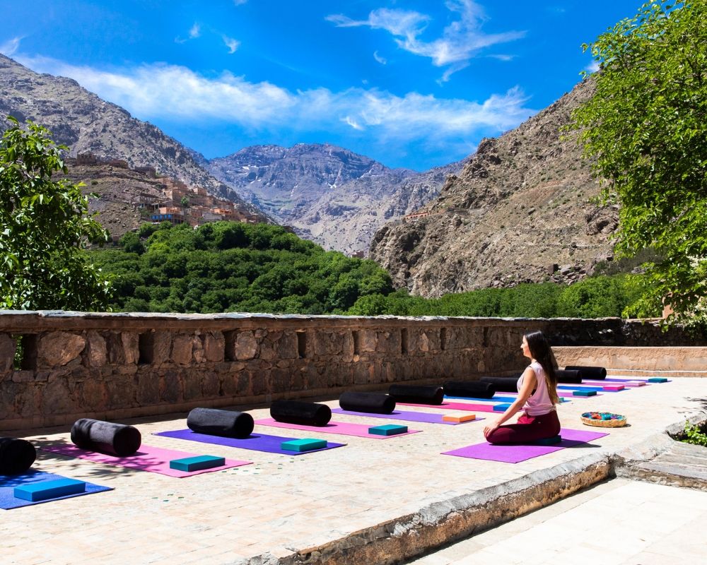 yoga teacher yoga mats atlas mountains morocco may 2020