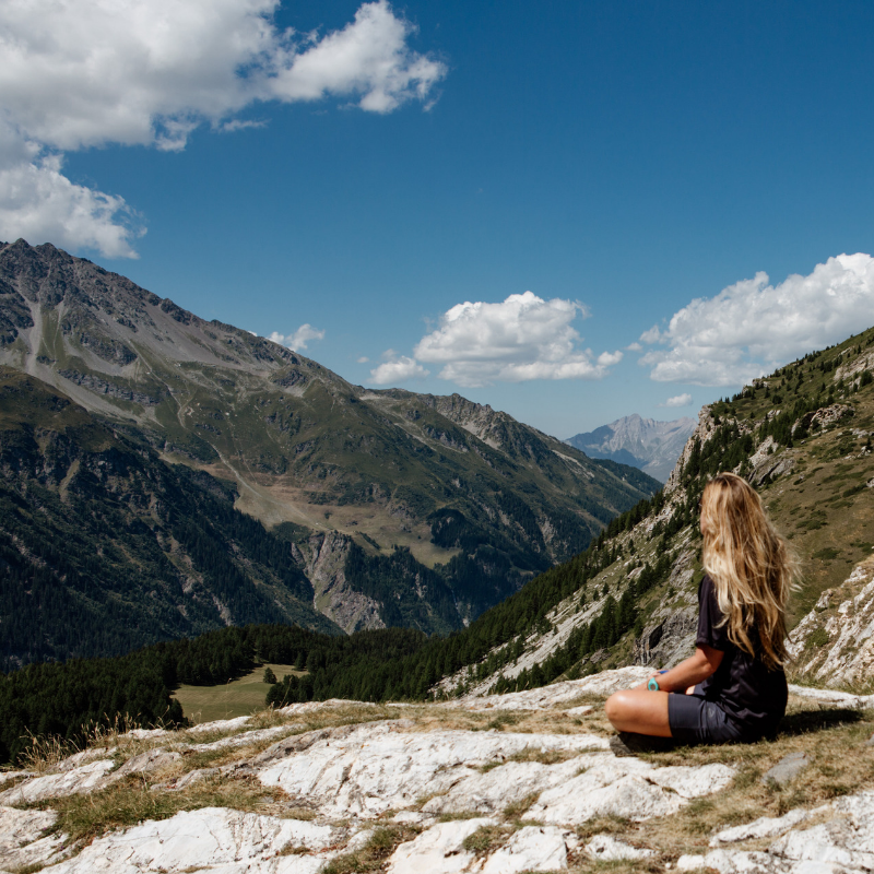 girl meditating yoga class french alps, chamonix adventureyogi